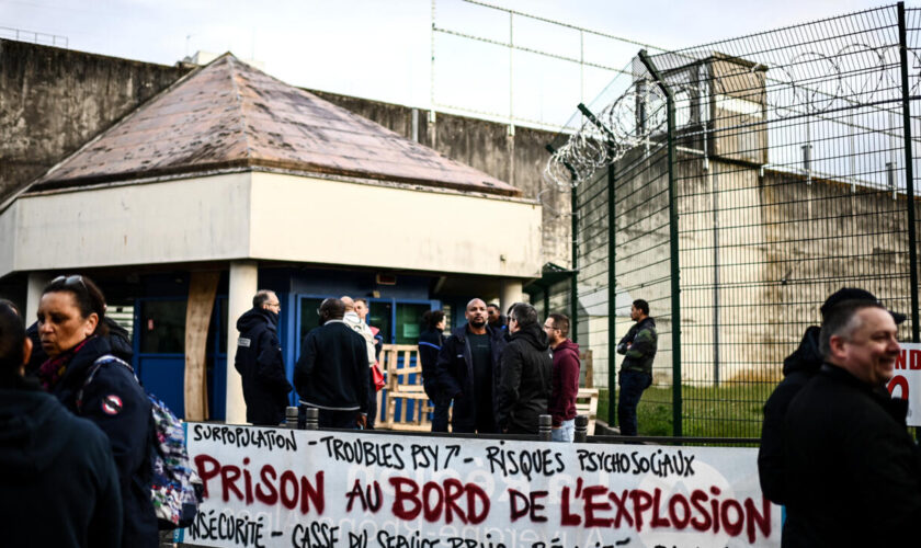 Évasion d'un détenu dans l'Eure : les agents pénitentiaires prolongent leur mobilisation