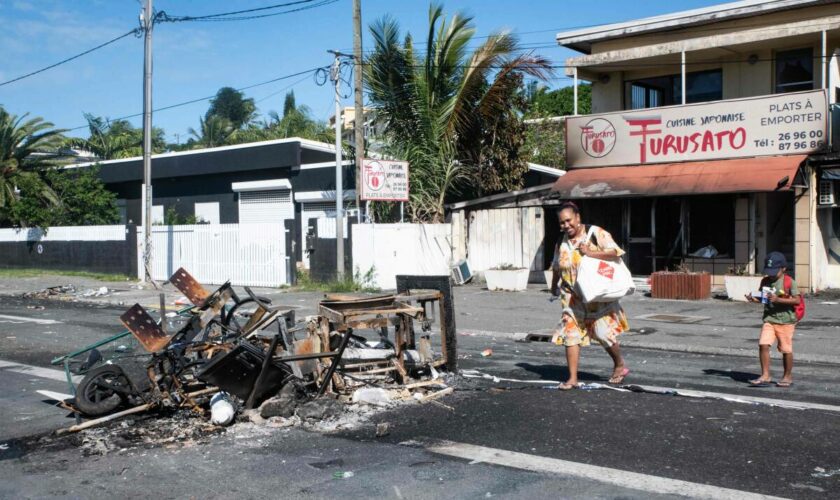 Nouvelle-Calédonie : un mort dans des tirs, blocages, arrivée de renforts… Le point sur la situation samedi