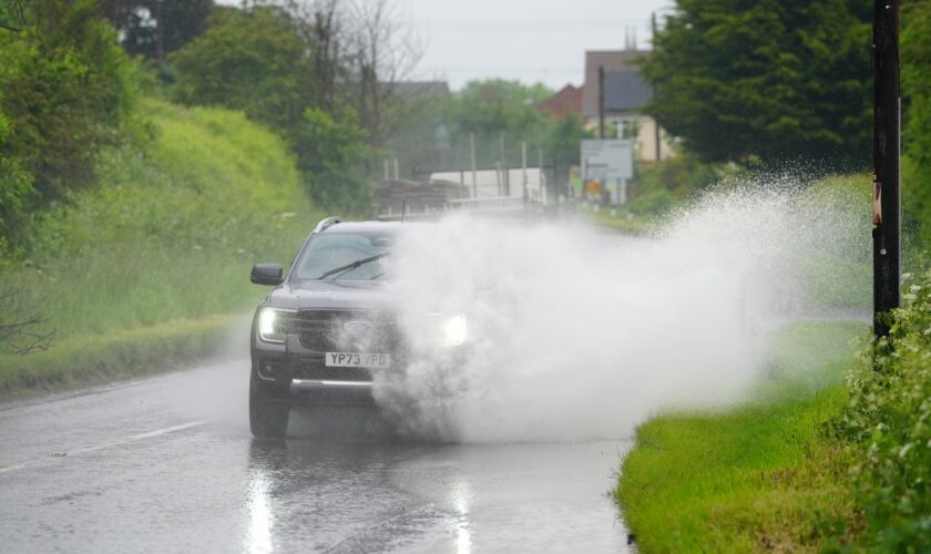 New thunderstorm weather warning issued - as rain forecast to disrupt Bank Holiday