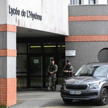 Enseignante agressée au couteau près d’Angers : le lycéen mis en examen pour trois tentatives d’assassinat