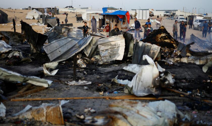 Palestinians look at the damages after a fire at the site of an Israeli strike on an area designated for displaced people, in Rafah in the southern Gaza Strip, May 27, 2024. REUTERS/Mohammed Salem