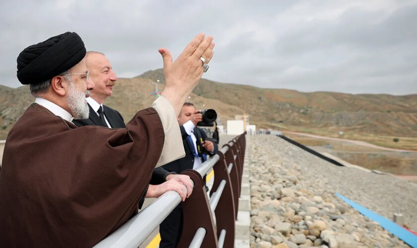 El helicóptero en el que viajaba el presidente iraní, en paradero desconocido tras un aterrizaje de emergencia