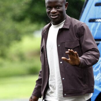 Equipe de France : le sourire de Kanté, la classe de Barcola... l’arrivée des Bleus à Clairefontaine en images