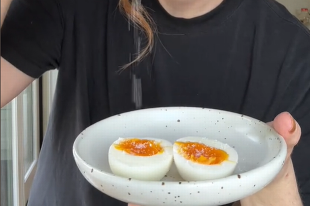 Make 'perfect' soft boiled eggs with jammy yolks using chef's ice hack