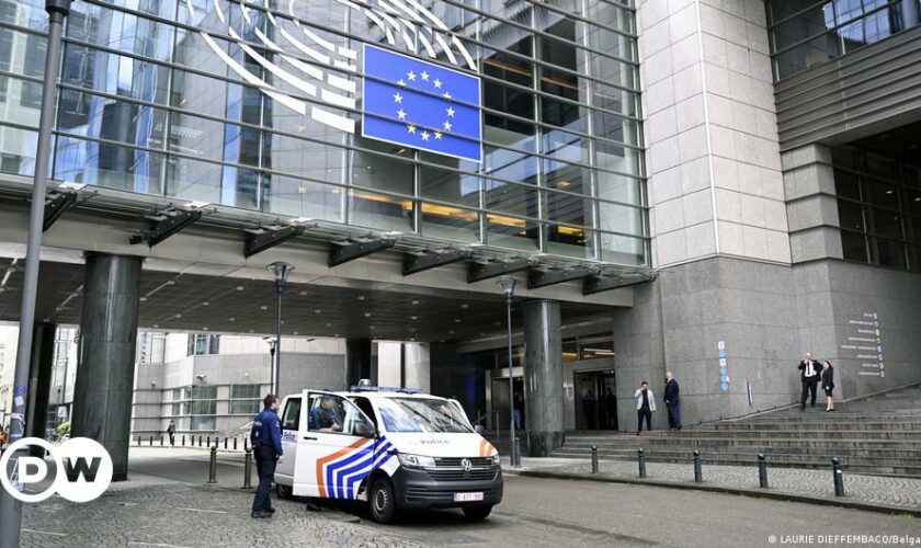 Police search European Parliament offices in Russia probe