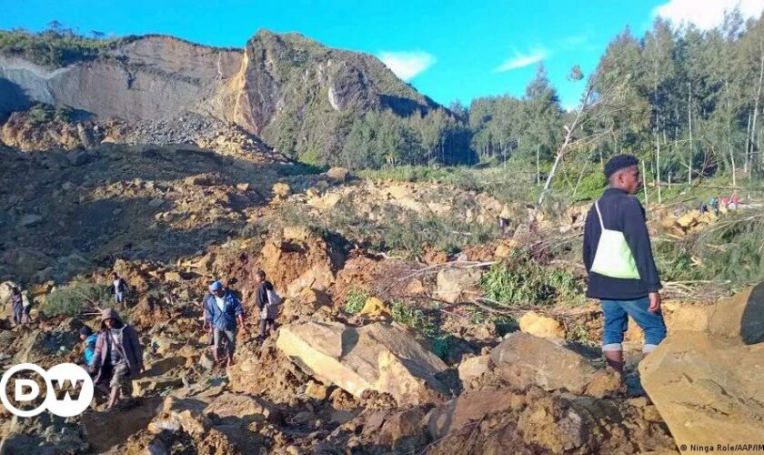 Retter erreichen Hochland nach gewaltigem Erdrutsch in Papua-Neuguinea