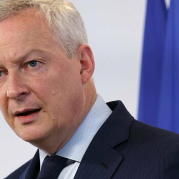 "Ce sera difficile et ça va demander beaucoup de détermination" de ramener le déficit sous 3% d'ici 2027, a souligné jeudi le ministre de l'Economie Bruno Le Maire devant des sénateurs