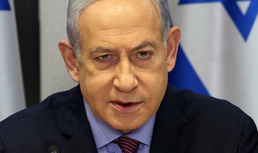 Le Premier ministre israélien Benjamin Netanyahu préside une réunion du cabinet à la Kirya, qui abrite le ministère israélien de la Défense, à Tel Aviv, le 31 décembre 2023