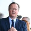 Le chef de la diplomatie britannique David Cameron piégé par un canular vidéo