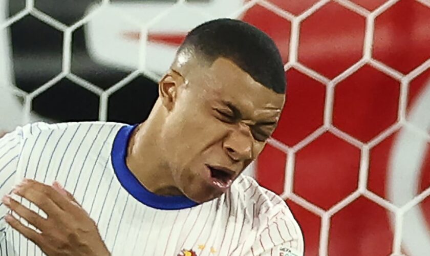 Kylian Mbappé injury latest as France provide update on broken nose