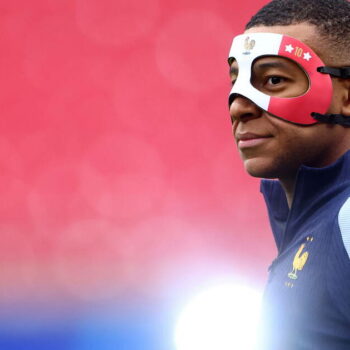 Euro 2024 : Kylian Mbappé ne pourra pas porter un masque tricolore en compétition, selon le règlement de l’UEFA