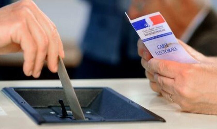 Le vote par procuration a été largement facilité depuis quelques années. La contrainte principale est que le mandataire doit se rendre dans le bureau de vote du mandat le jour du vote.