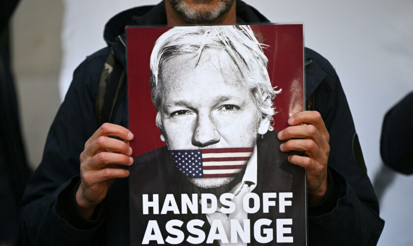 Julian Assange, un ardent défenseur de la liberté d'informer aux méthodes controversées