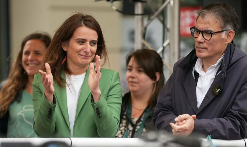 Marine Tondelier (Les Ecologistes) et le premier secrétaire du PS, Olivier Faure lors d'une manifestation contre l'extrême droite à Paris, le 15 juin 2024