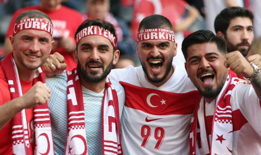 Türkei und Tschechien im Endspiel ums Achtelfinale