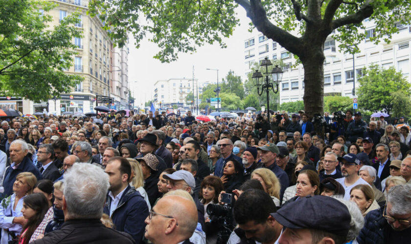 « Je suis plus qu’ému, je suis triste » : à Courbevoie, au rassemblement de soutien à la jeune fille victime d’un viol antisémite