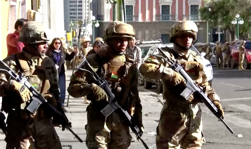 En Bolivie, des militaires rebelles accusés de tenter un "coup d'État" se retirent