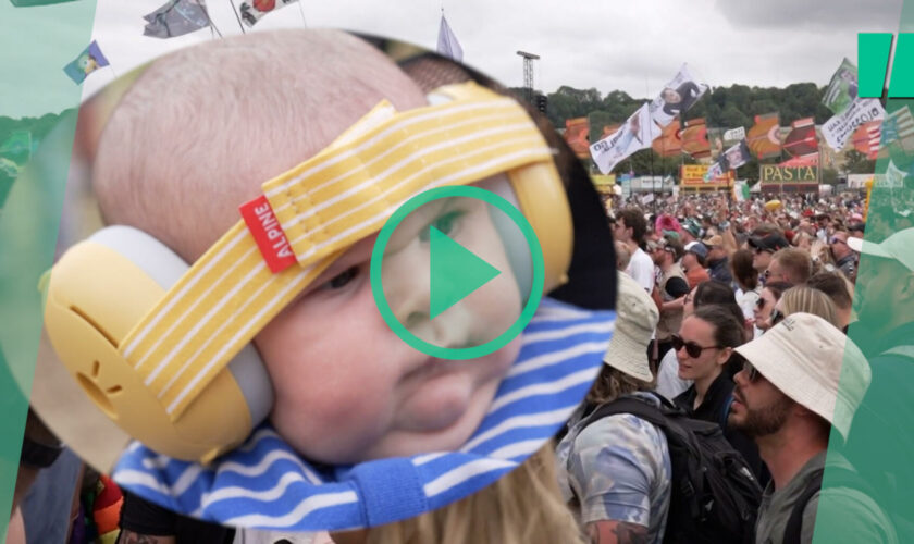 À Glastonbury, Finlay, un bébé de 10 semaines est devenu la « petite légende » des festivaliers