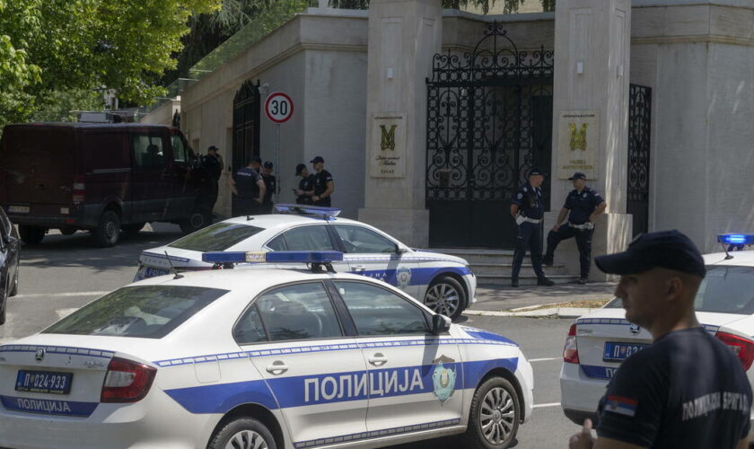 Serbie : un policier blessé à l’arbalète devant l’ambassade israélienne, l’assaillant abattu