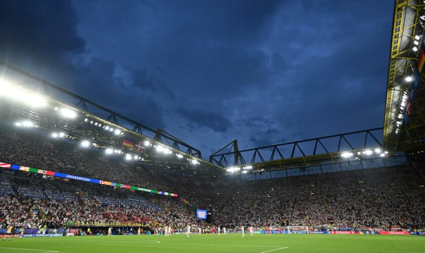 EM-Achtelfinale: Videoaufnahmen zeigen Vermummten unter Dortmunder Stadiondach