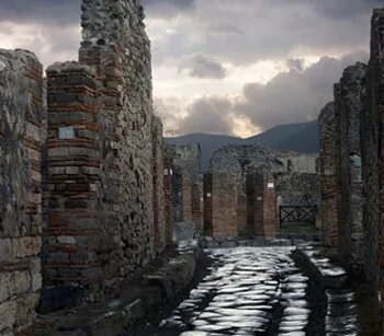 Detenido un turista en Pompeya por rayar una pared del yacimiento arqueológico