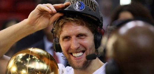 Dirk Nowitzki rappt im Podcast von »Shaq«