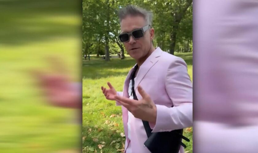 Hätten Sie ihn erkannt?: Robbie Williams spaziert durch Londoner Hyde Park – und niemand erkennt ihn