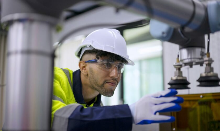 L’Union de la gauche toujours à la recherche d’un ouvrier pour séduire ses électeurs cadres