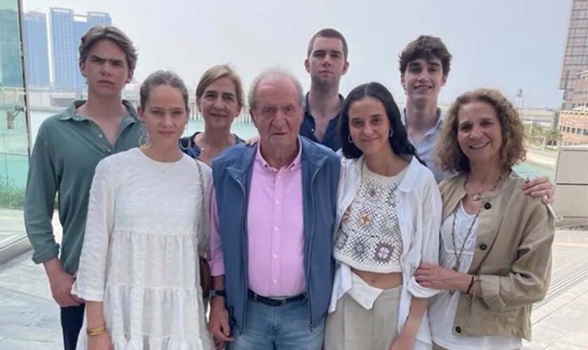 La Familia No Real que complica el Reinado de Felipe VI: su padre, Elena, Cristina y el díscolo Froilán