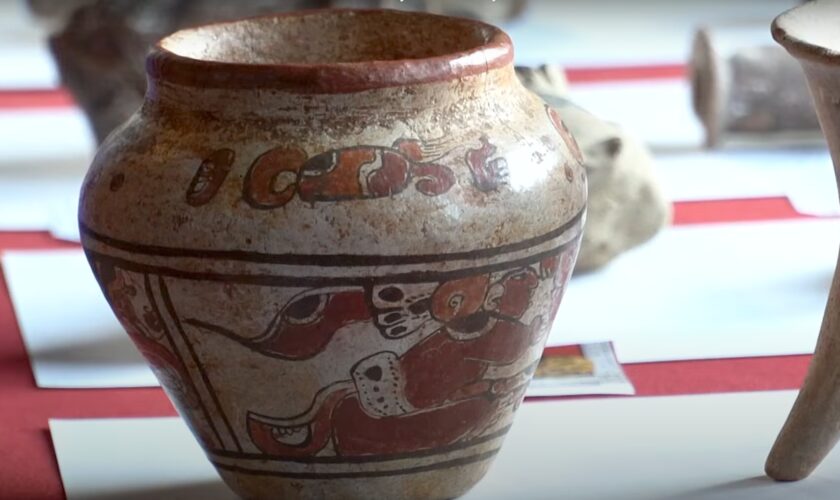 Le vase acheté en friperie à 4 euros était un artefact maya vieux de 2.000 ans