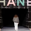 Les noms défilent, mais qui sera le nouveau directeur artistique de Chanel?