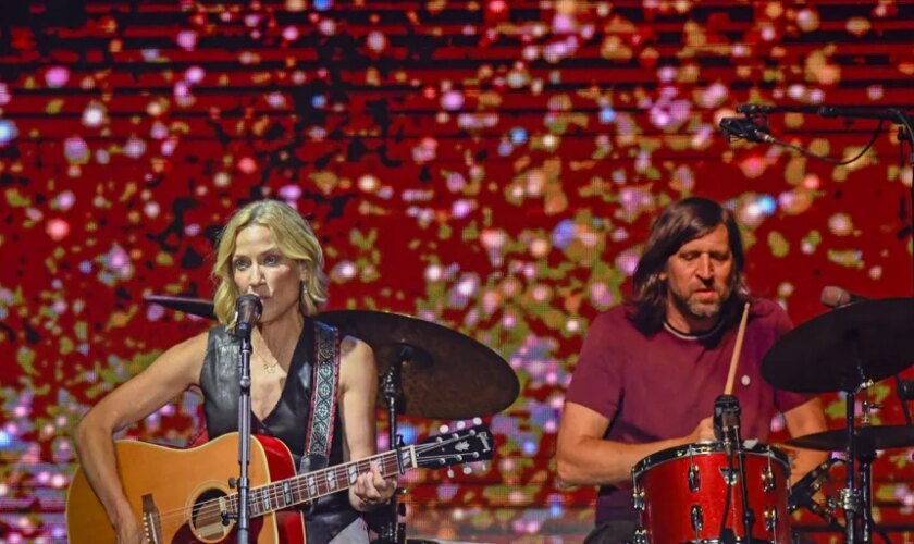 Sheryl Crow exhibe carisma y galones country-rock en el estreno del Alma Festival