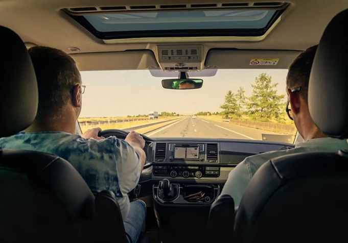 Un matemático explica por qué no tiene sentido conducir el coche a 140km/h en una autopista