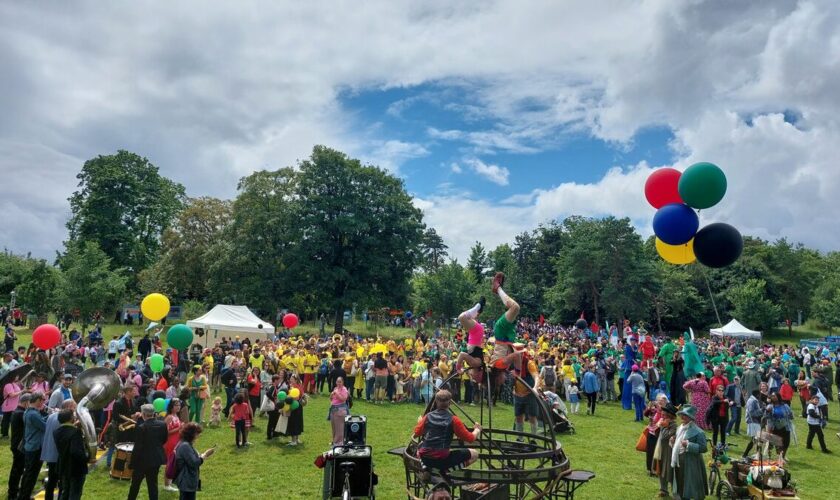 « Une vraie fête populaire » : à un mois des JO, la Grande parade olympique déferle sur Colombes