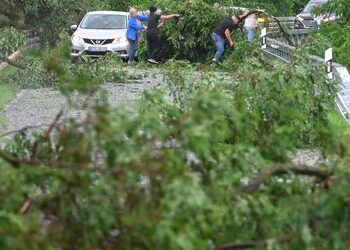 Wetter in Deutschland: EM-Fanzonen im Regen, Zugverkehr beeinträchtigt