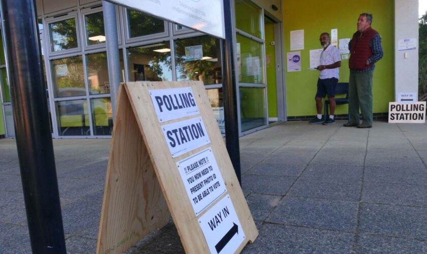 Ouverture des bureaux de vote au Royaume-Uni pour les législatives