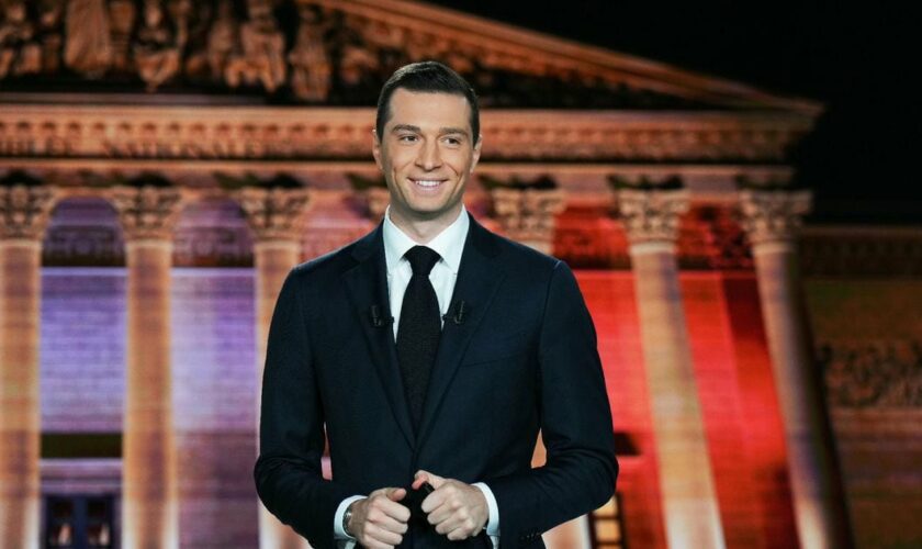 Jordan Bardella, président du RN, avant un débat pour les législatives, sur la chaîne France 2, le 27 juin 2024 à Paris