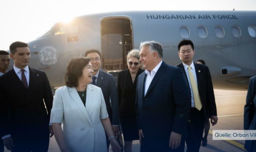 Orbán überraschend zu Besuch in China eingetroffen