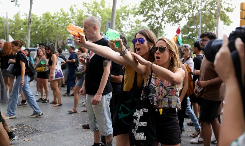 Protesters shoot water from water guns at tourists during a protest against mass tourism in Barcelona, Spain, July 6, 2024. The Catalan capital received more than 12 million tourists in 2023 and expects more in 2024. REUTERS/Bruna Casas