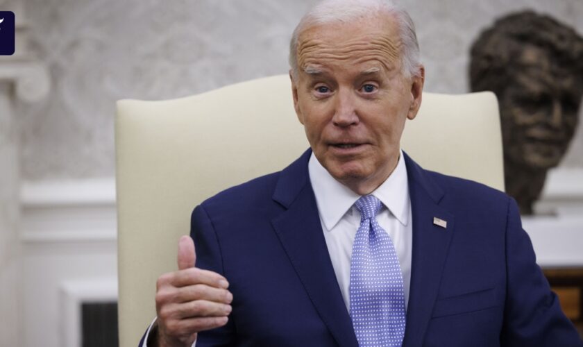 Erster Senator der US-Demokraten fordert Biden zum Rückzug auf