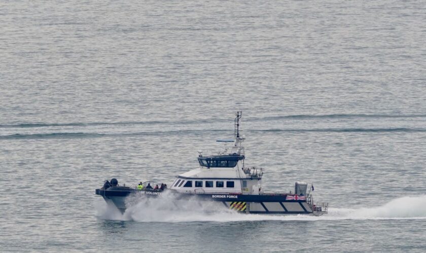 Four migrants die trying to cross English Channel in boat