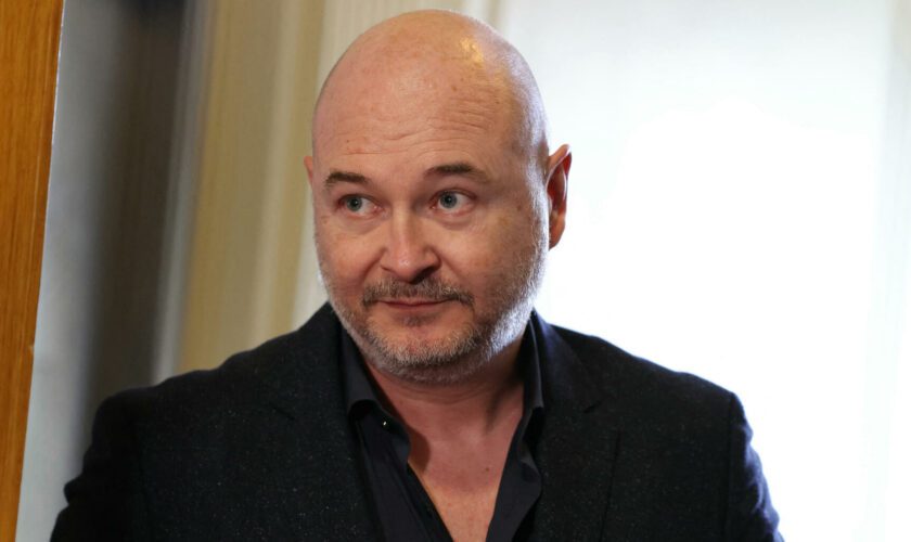 Cauet pourrait revenir sur NRJ ou ailleurs, la justice accepte d’alléger son contrôle judiciaire