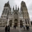 Incendie de la flèche de la cathédrale de Rouen : le feu est « maîtrisé », indiquent les pompiers