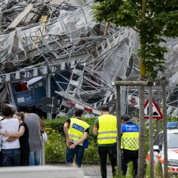 Gerüst eines Hochhauses stürzt ein – Drei Tote und vier Schwerverletzte