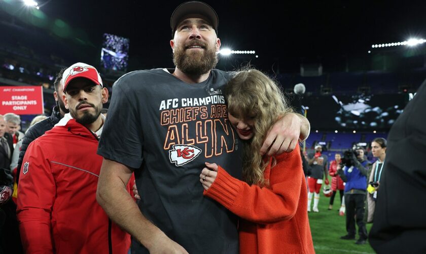 Travis Kelce wins karaoke event at charity golf tournament: 'Taylor, this is for you'