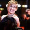 Sharon Stone: »Basic Instinct«-Schauspielerin stellt berühmte Szene in Unterwäsche nach