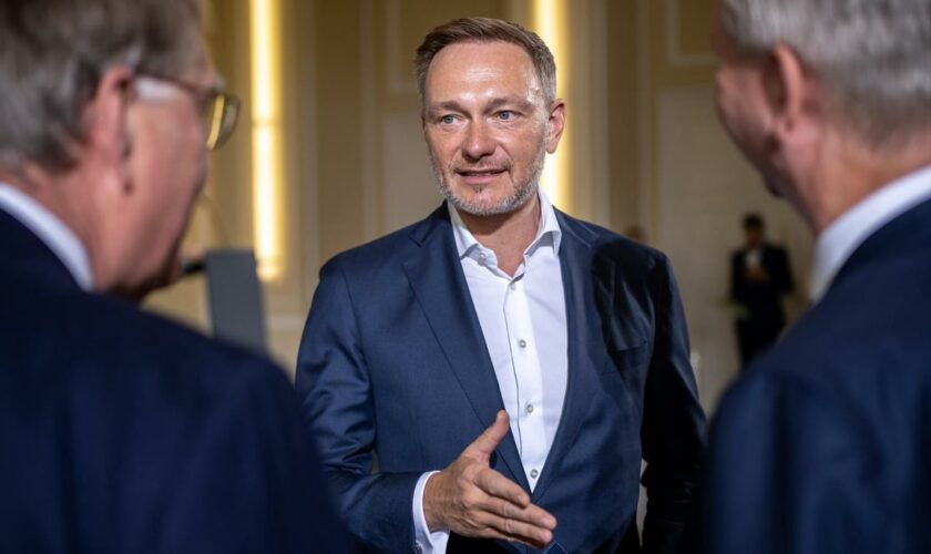 Bundeshaushalt: Christian Lindner will Kredite für Straßen und Schiene prüfen