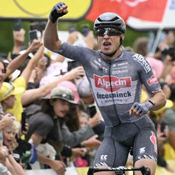 Tour de France : à Pau, le coureur belge Jasper Philipsen s'adjuge au sprint une deuxième étape