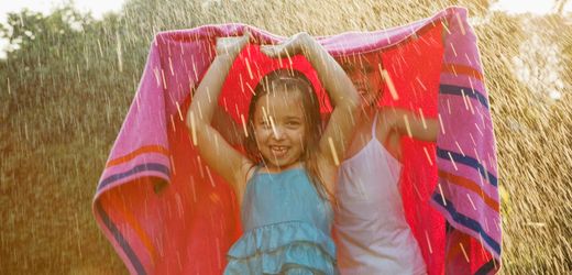 Sommer mit Kindern: Das Freibadpommes-Ketchupfleck-Gefühl