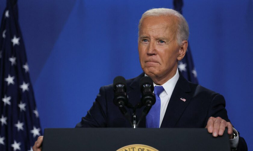 Ni médiocre, ni excellent : en conférence de presse, Joe Biden n’éteint pas l’incendie